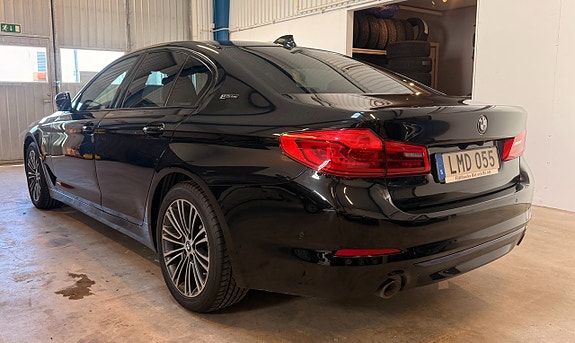 BMW 530e 2 of 5