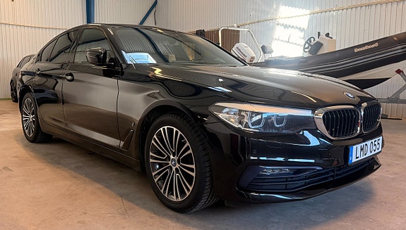BMW 530e 4 of 5