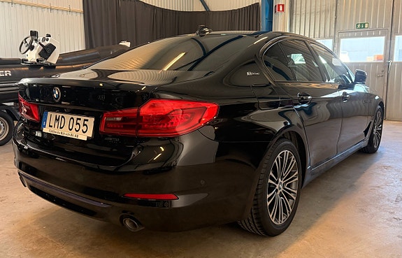 BMW 530e 3 of 5