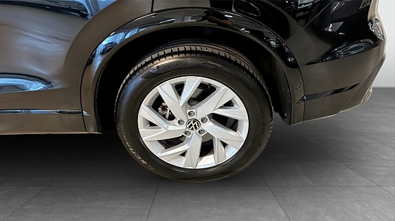 Volkswagen Tiguan 6 of 16