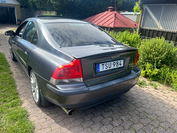 Volvo S60 2 of 5
