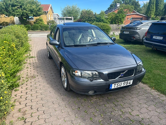 Volvo S60 4 of 5