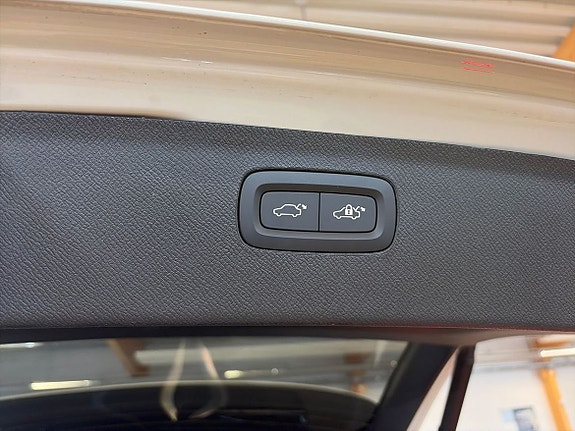 Volvo XC90 8 of 15
