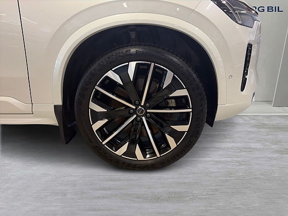 Volvo XC90 3 of 15