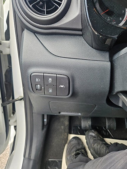 Hyundai i10 7 of 19