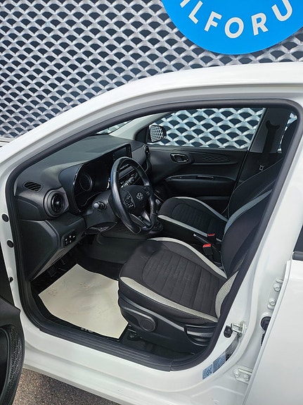 Hyundai i10 6 of 19