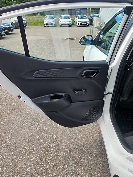 Hyundai i10 17 of 19