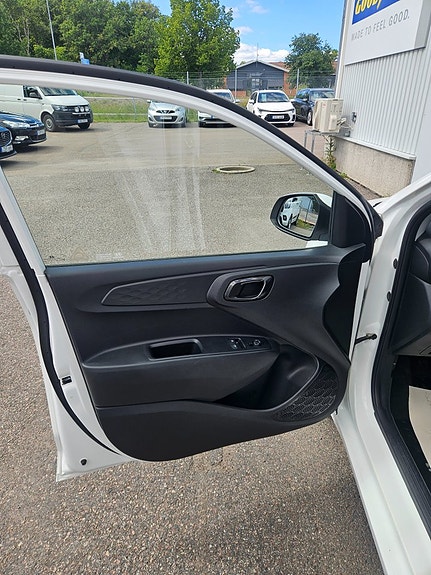 Hyundai i10 5 of 19