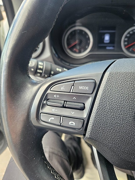Hyundai i10 9 of 19