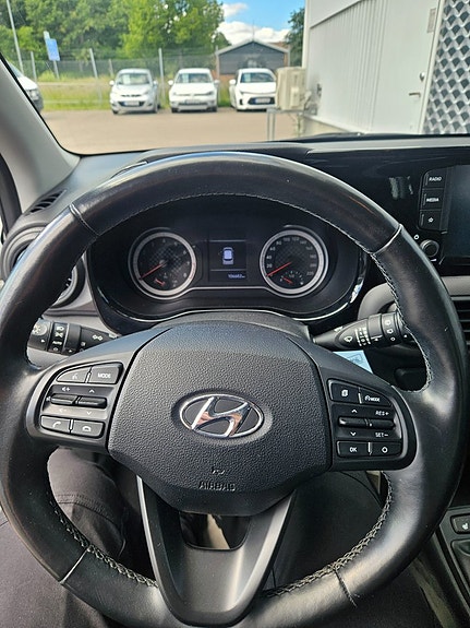 Hyundai i10 8 of 19