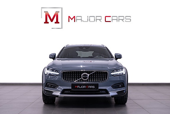 Volvo V90 Cross Country 2 of 5