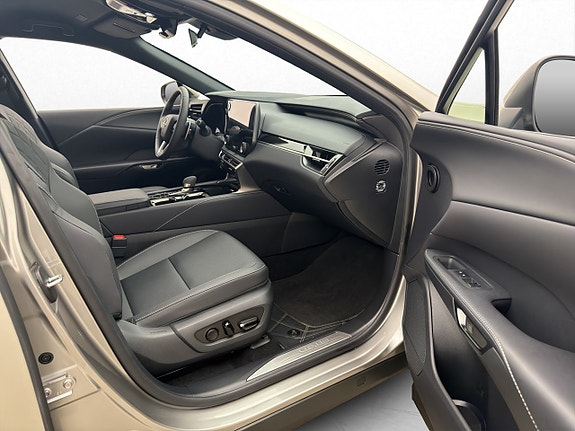 Lexus RX450h+ 14 of 30