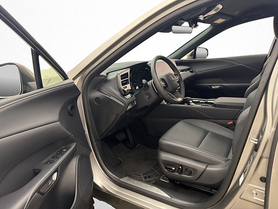 Lexus RX450h+ 12 of 30