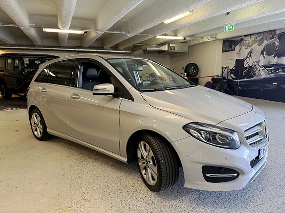 Mercedes-Benz B180 d 2 of 21