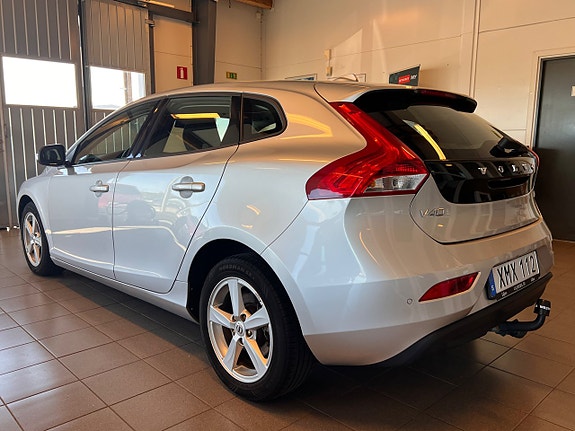 Volvo V40 3 of 9