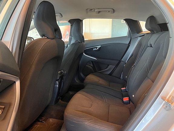 Volvo V40 7 of 9