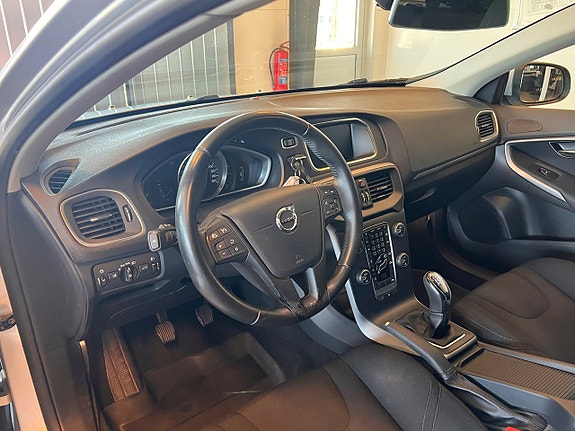 Volvo V40 6 of 9