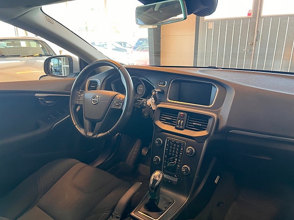 Volvo V40 9 of 9