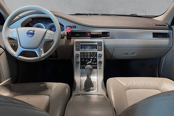 Volvo V70 12 of 17