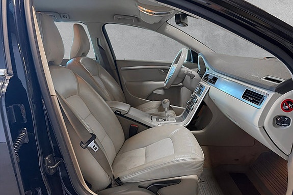 Volvo V70 16 of 17