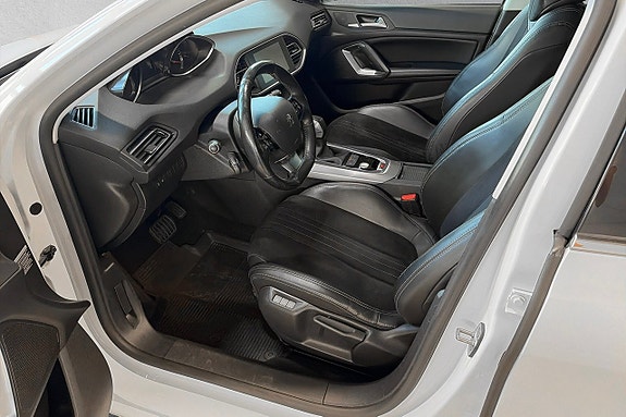 Volvo V70 10 of 17