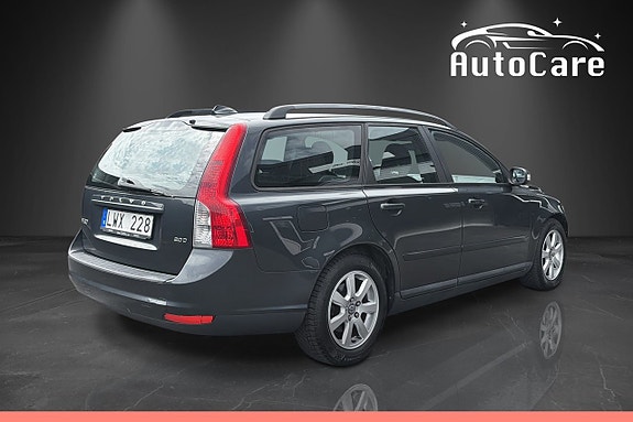 Volvo V50 2 of 5