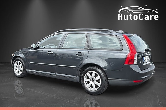 Volvo V50 3 of 5