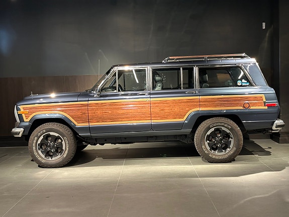 Jeep Wagoneer 7 of 27