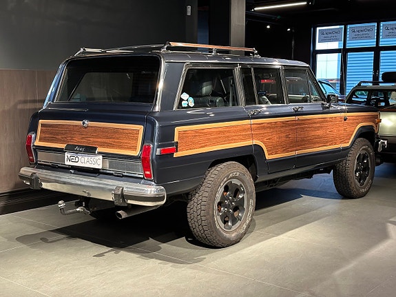 Jeep Wagoneer 6 of 27