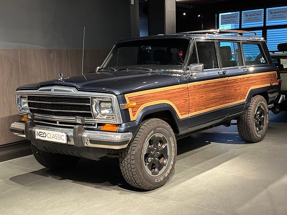 Jeep Wagoneer 5 of 27