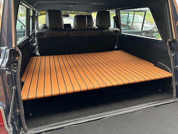 Jeep Wagoneer 16 of 27