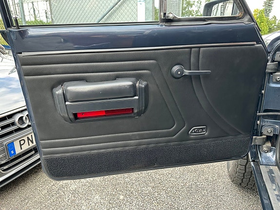 Jeep Wagoneer 24 of 27