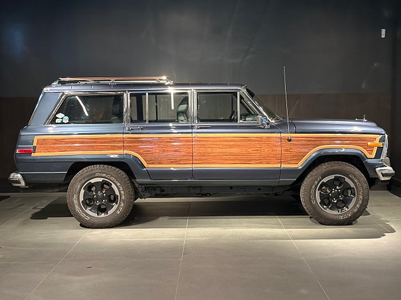 Jeep Wagoneer 4 of 27