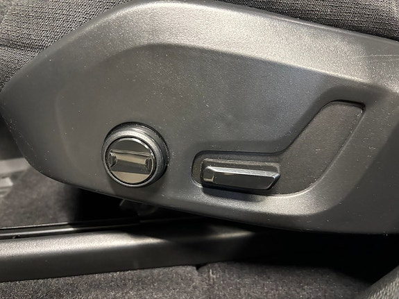 Volvo XC60 8 of 15