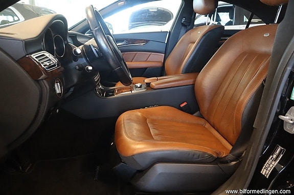 Mercedes-Benz CLS350 3 of 5