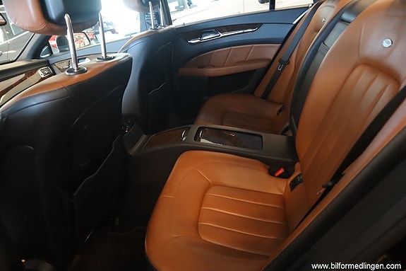 Mercedes-Benz CLS350 4 of 5