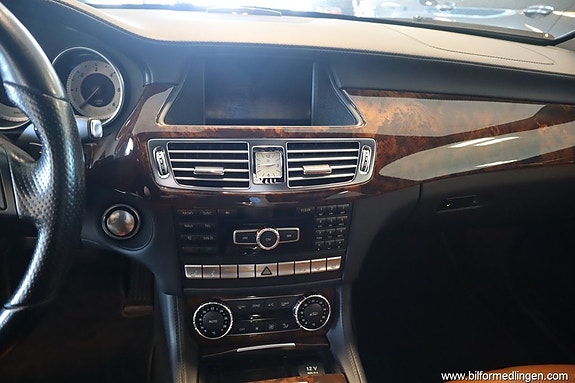 Mercedes-Benz CLS350 14 of 23