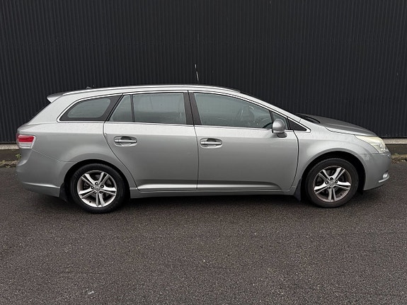 Toyota Avensis 7 of 11