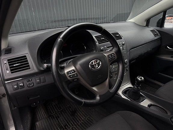 Toyota Avensis 9 of 11