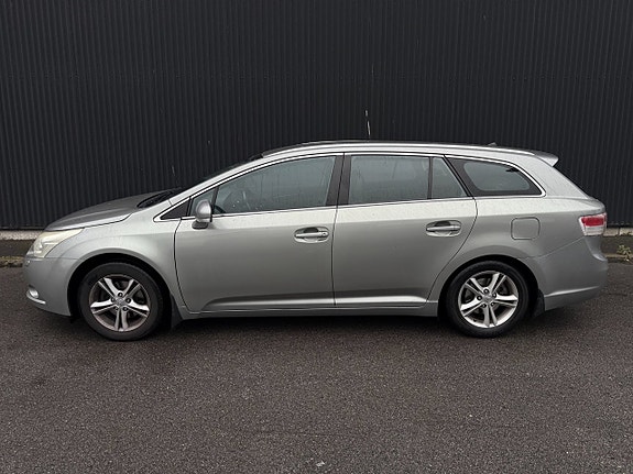 Toyota Avensis 2 of 11