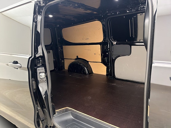 Ford Transit Custom 14 of 30