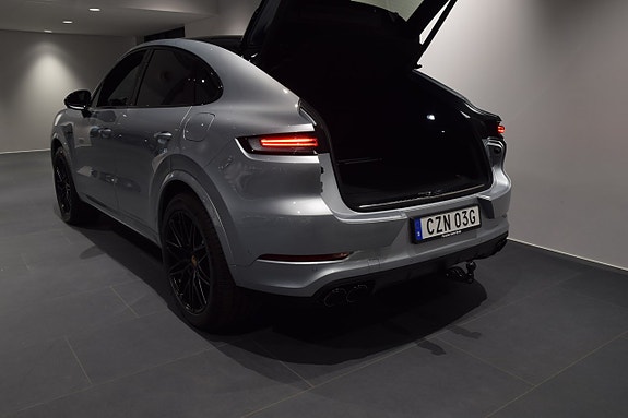 Porsche Cayenne 11 of 18