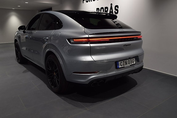 Porsche Cayenne 10 of 18