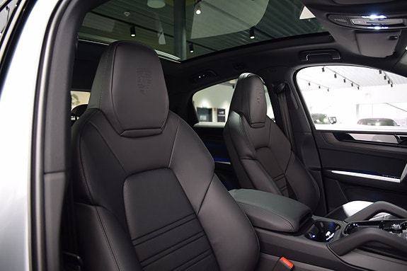 Porsche Cayenne 14 of 18