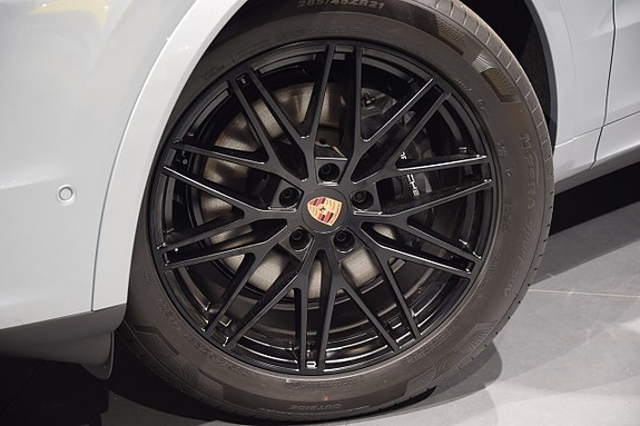 Porsche Cayenne 18 of 18