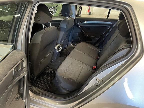 Volkswagen Golf VII 12 of 14
