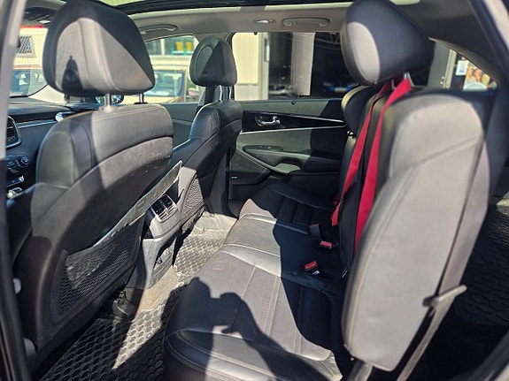 Kia Sorento 8 of 15