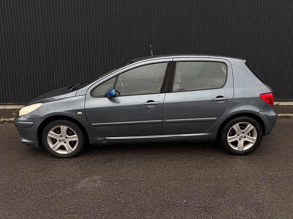 Peugeot 307 2 of 10