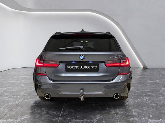 BMW 330e 4 of 5
