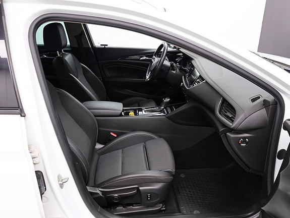 Opel Insignia 22 of 30